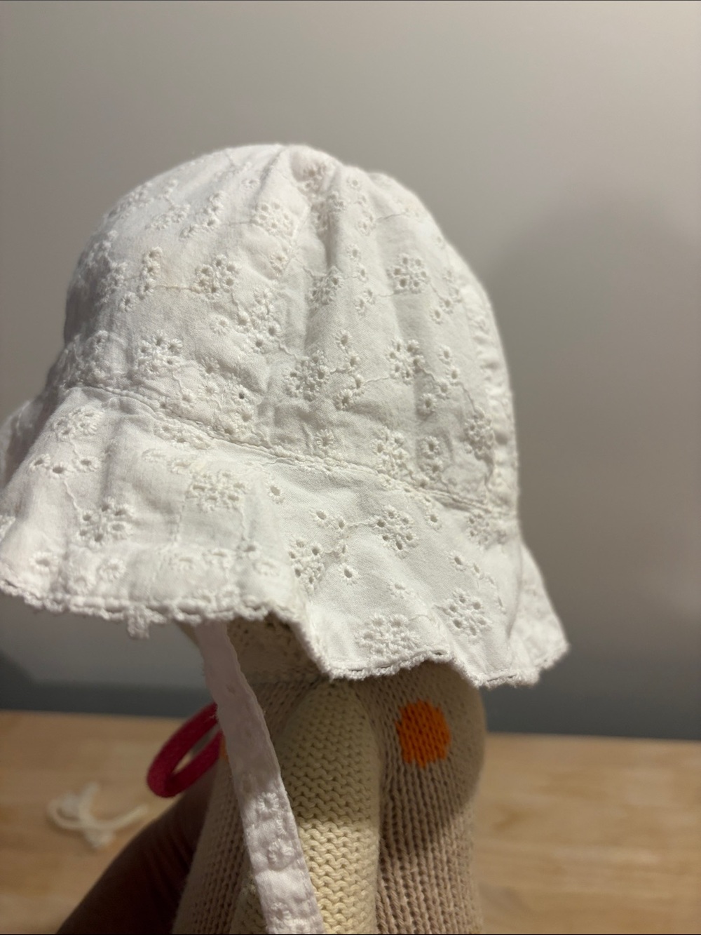 Nordstrom White Eyelet Baby Sun Hat with Chin Tie 9-24 Months - Picture 4 of 5